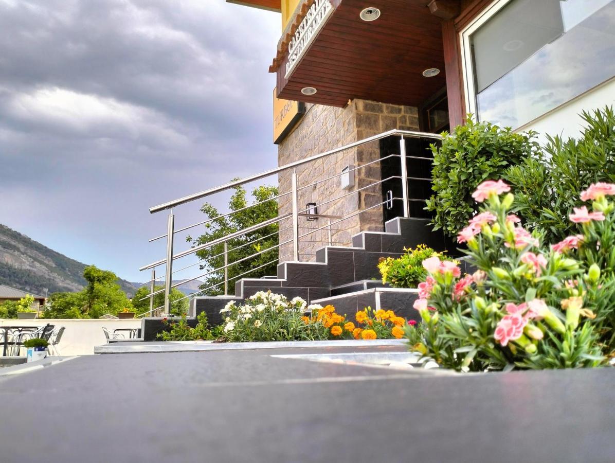 Hostal Turbon Кампо Екстериор снимка